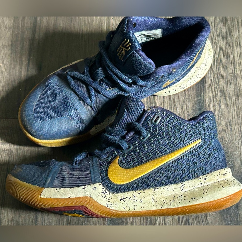 NIKE KYRIE 3 Obsidian youth size 1Y sneakers